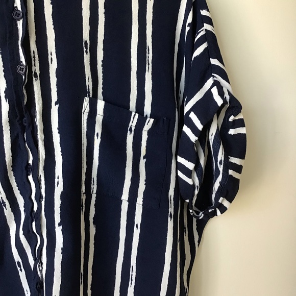 Cropped, Boxy Navy and White Button Down Shirt - Picture 2 of 3